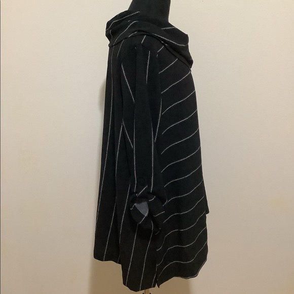 ari mills Top - Picture 4 of 9